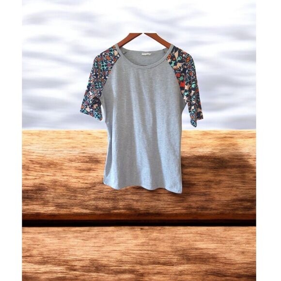 LuLaRoe Tops - LuLaRoe Gigi Gray Top Short Sleeve Fitted Tee - Everyday Basic